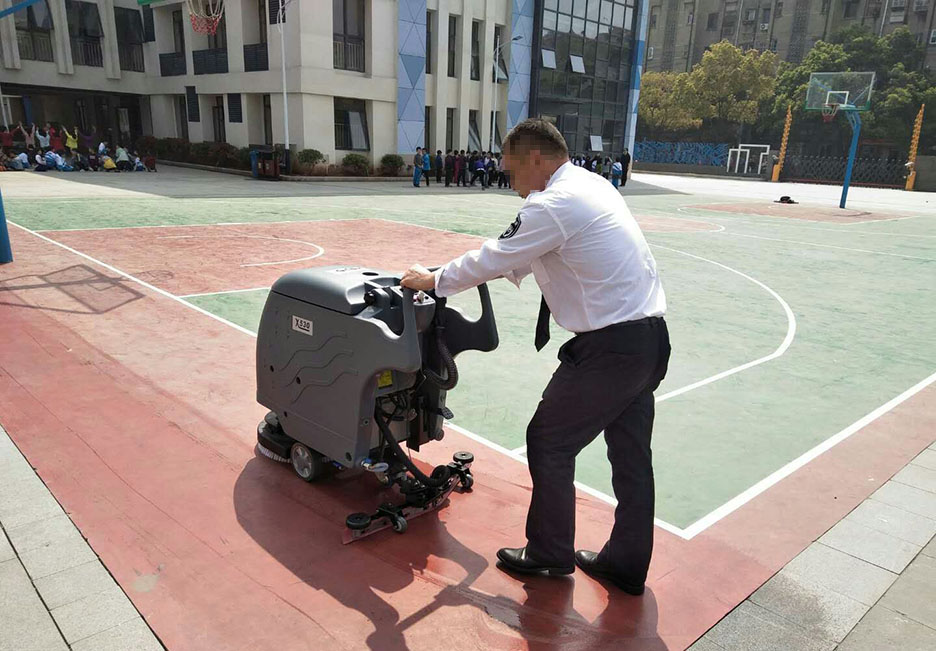 江西大型清潔設(shè)備多功能洗地機(jī)和電動<a href=http://www.25zibx33.cn target=_blank class=infotextkey>掃地車生產(chǎn)廠</a>